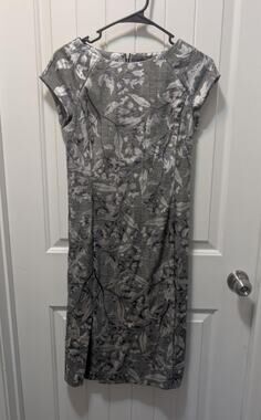 Floral Foil Printed Silver Gray Knee Length Sheath Dress Size 2 Work Career